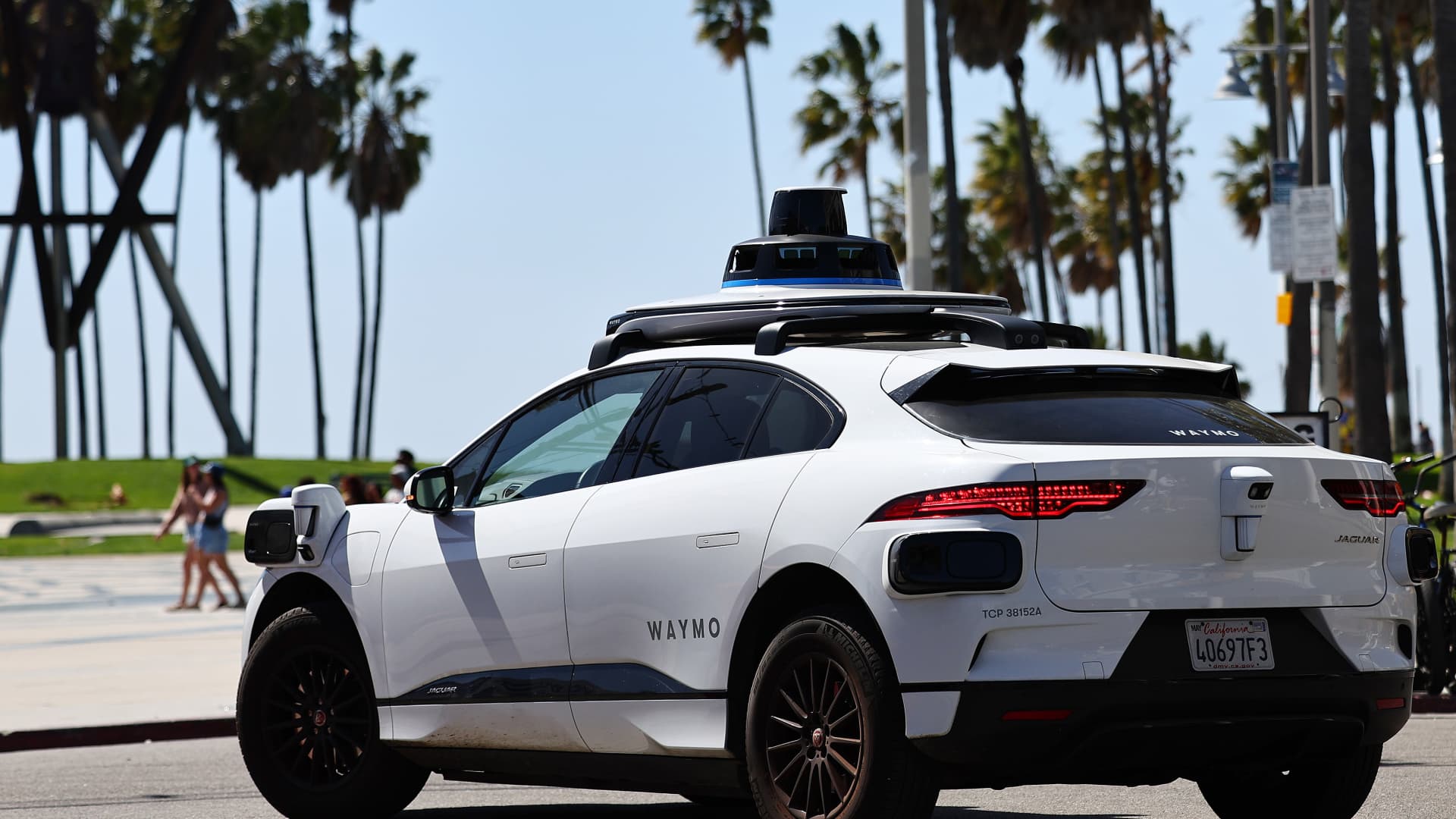 Waymo Launches Widespread Robotaxi Service in Los Angeles