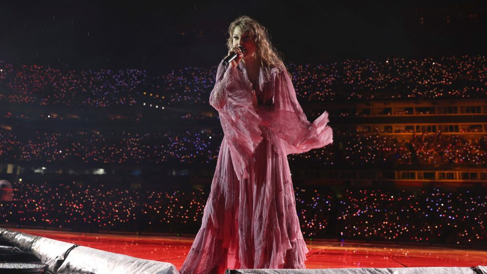 Taylor Swift Bravely Performs Through Stormy Weather in Nashville.