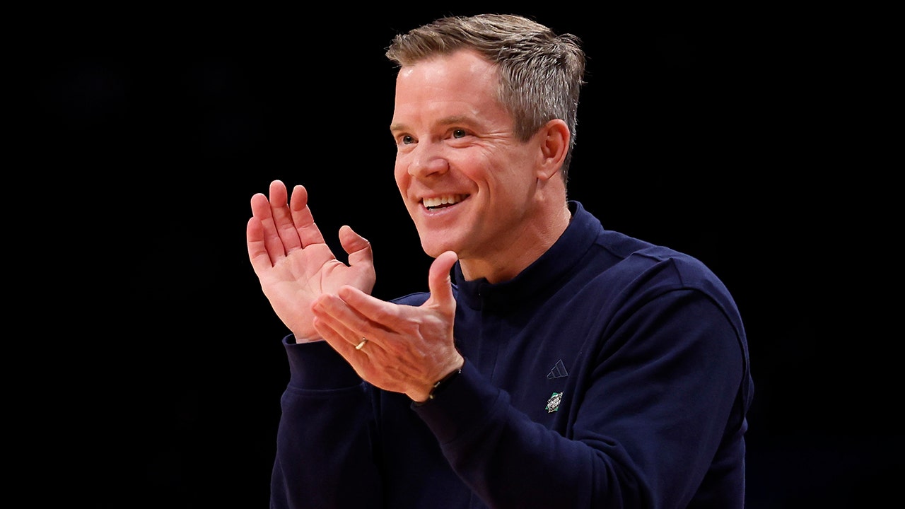 Featured image for FAU's Dusty May Snags Michigan Head Coach Position After March Madness Run