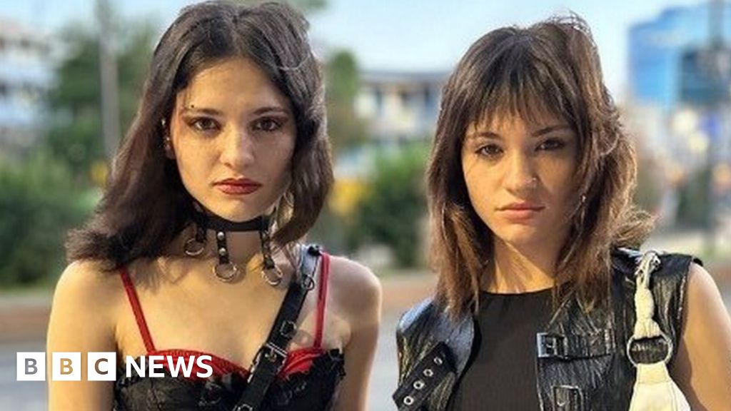 "Stolen at Birth, Reunited by TikTok: Twins' Emotional Reunion After Decades"