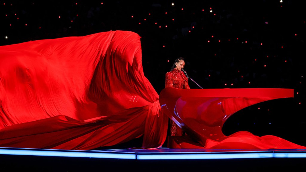 Featured image for "Alicia Keys' Super Bowl Performances Spark Online Reactions"