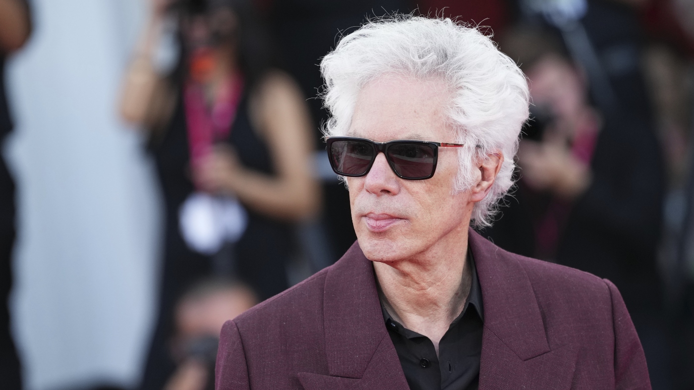 Featured image for Jim Jarmusch's 'Father Mother Sister Brother' Wins Top Prize at Venice Film Festival