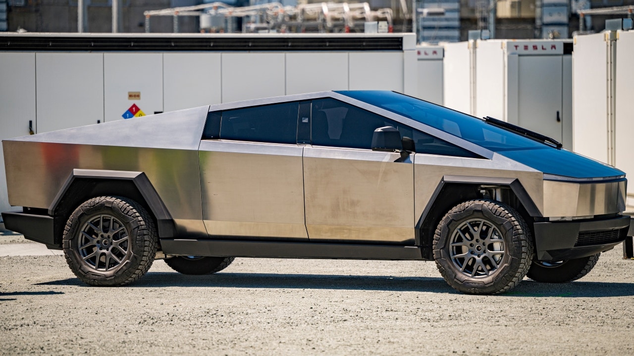 "Tesla Recalls Cybertruck Due to Accelerator Pedal Issue"