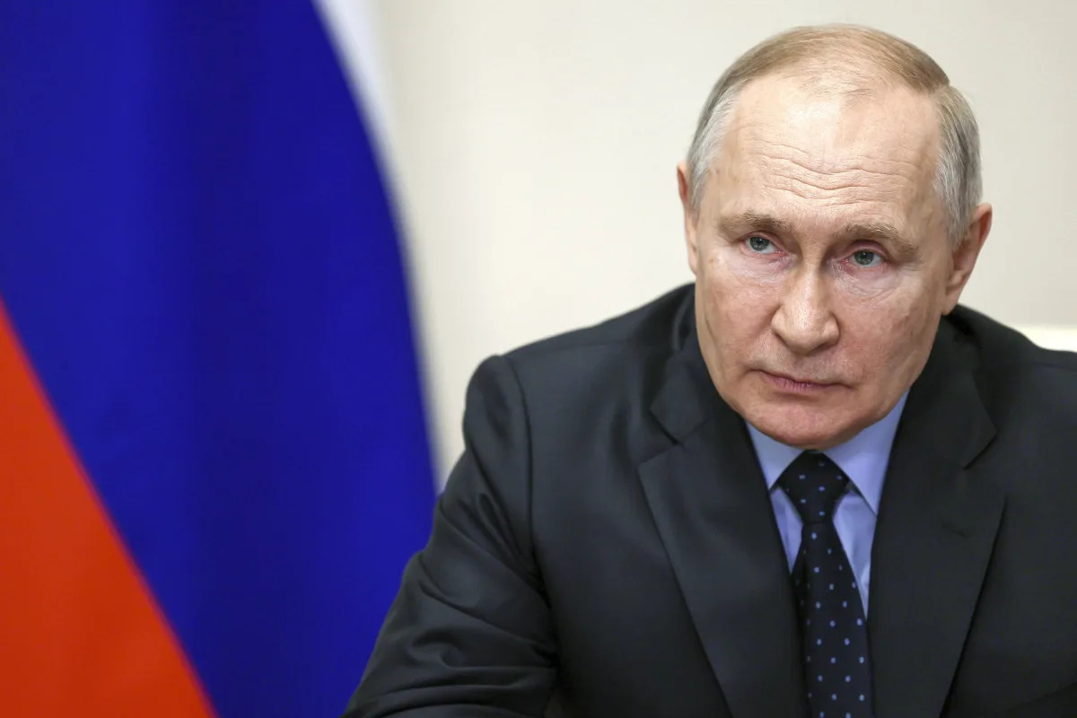 Russia's Nuclear Strategy Under Scrutiny Amid Escalation and Clashes with US and Belarus.