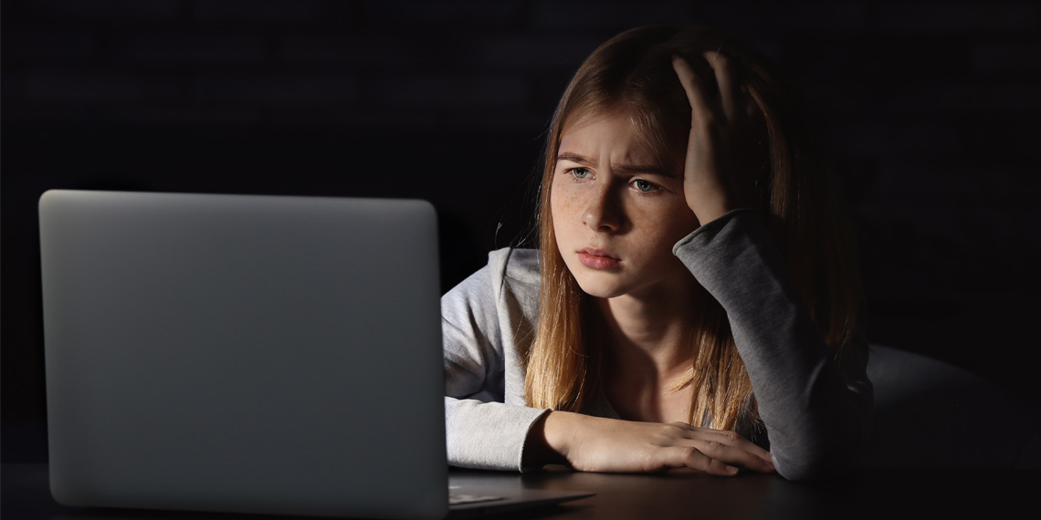 Featured image for Internet Use Linked to Increased Depression Risk in Girls, Study Reveals