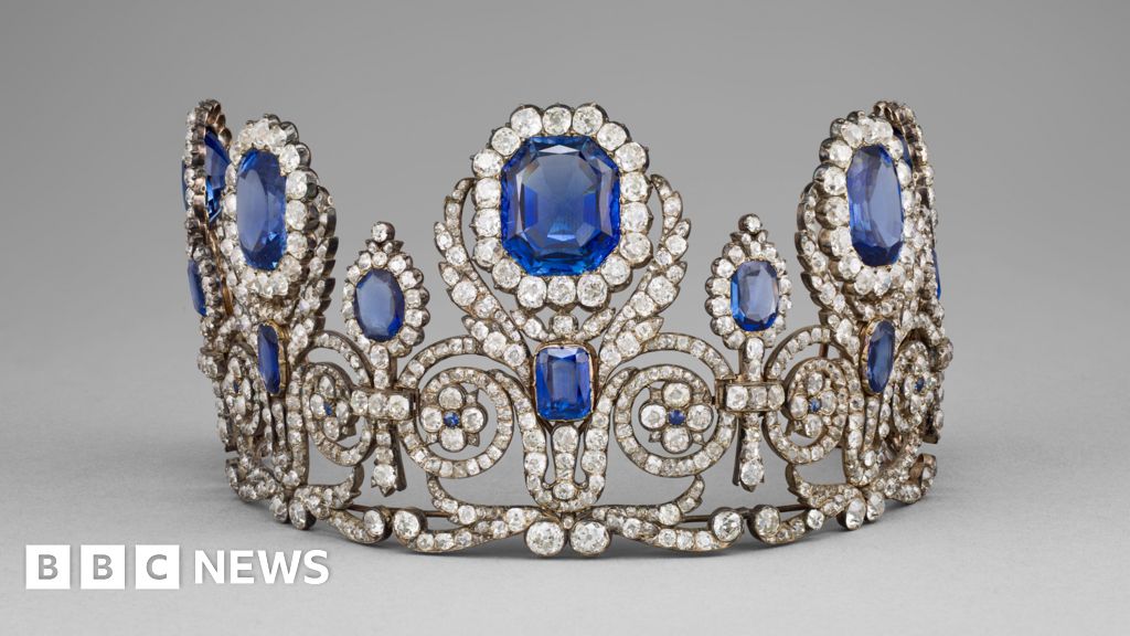 Featured image for Louvre heist suspects admit partial guilt; jewels still missing