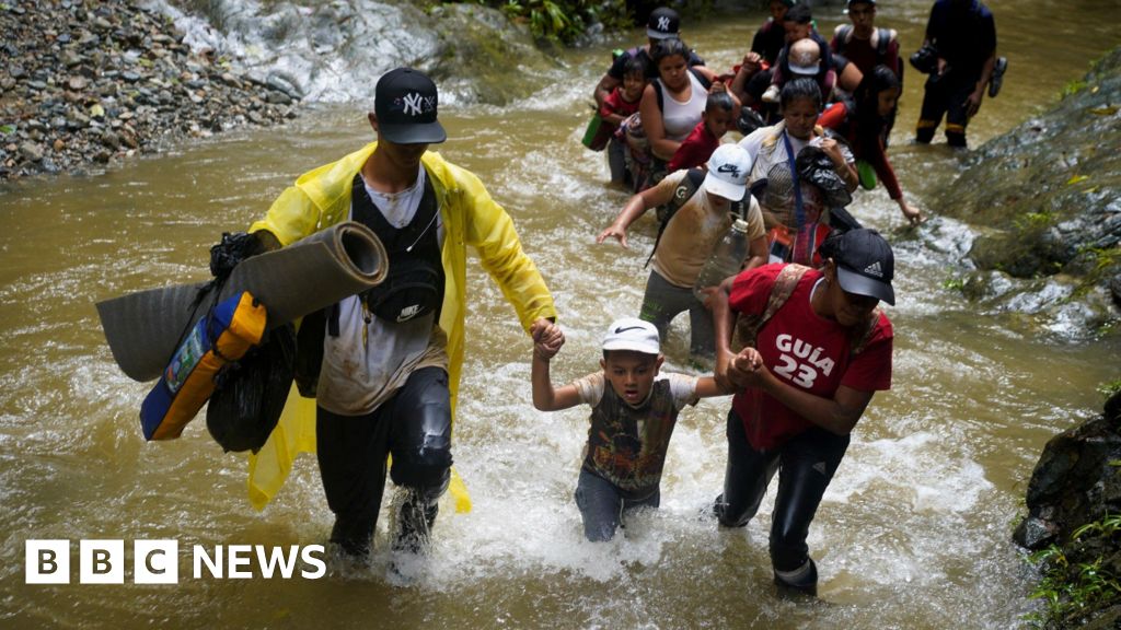 Featured image for Judge Blocks Trump Plan to End Protections for Venezuelan and Haitian Migrants