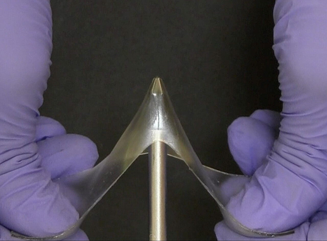 Featured image for "Revolutionary 'Glassy Gels': Strong, Stretchy, and Self-Healing Materials"