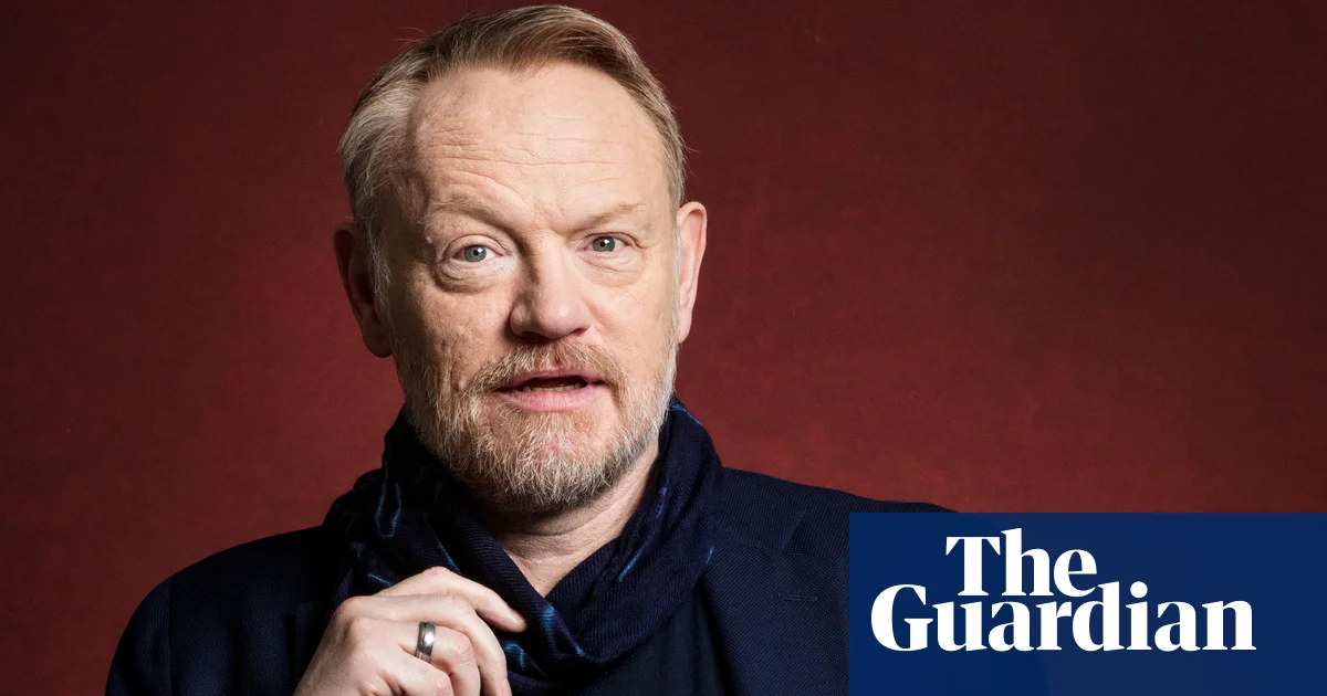 Featured image for Jared Harris Reveals His Dad's Irish Pub Trick