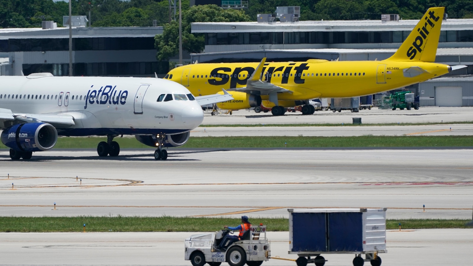 "Uncertain Future: Spirit Airlines Faces Bankruptcy Amid Blocked Merger"