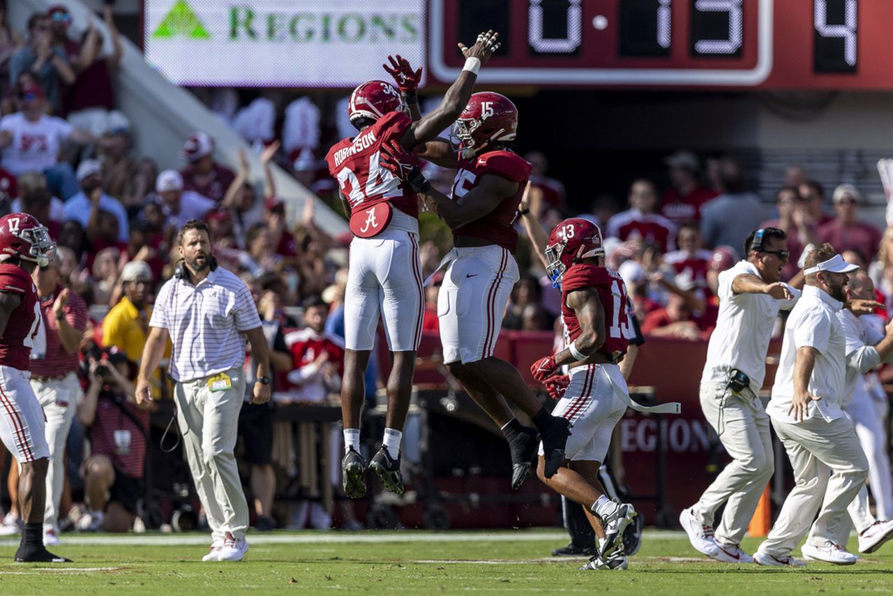 "MSU's Zach Arnett analyzes Alabama's impenetrable defense"