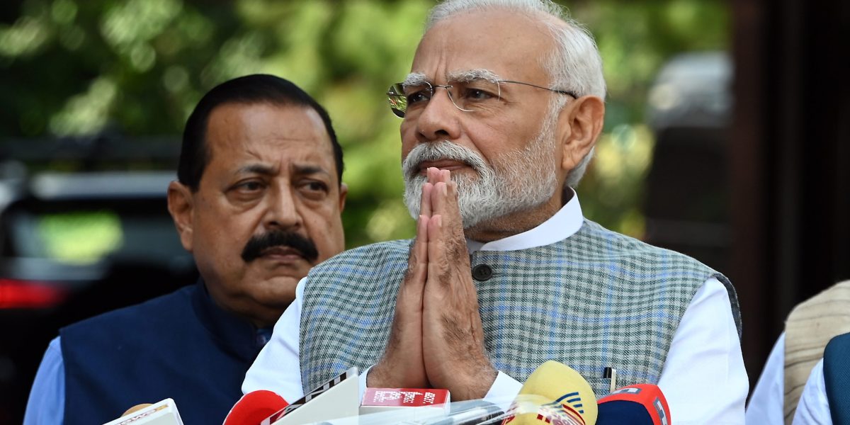 Featured image for India Considers Dropping EV Import Tariffs to Attract Tesla, Elon Musk to Visit