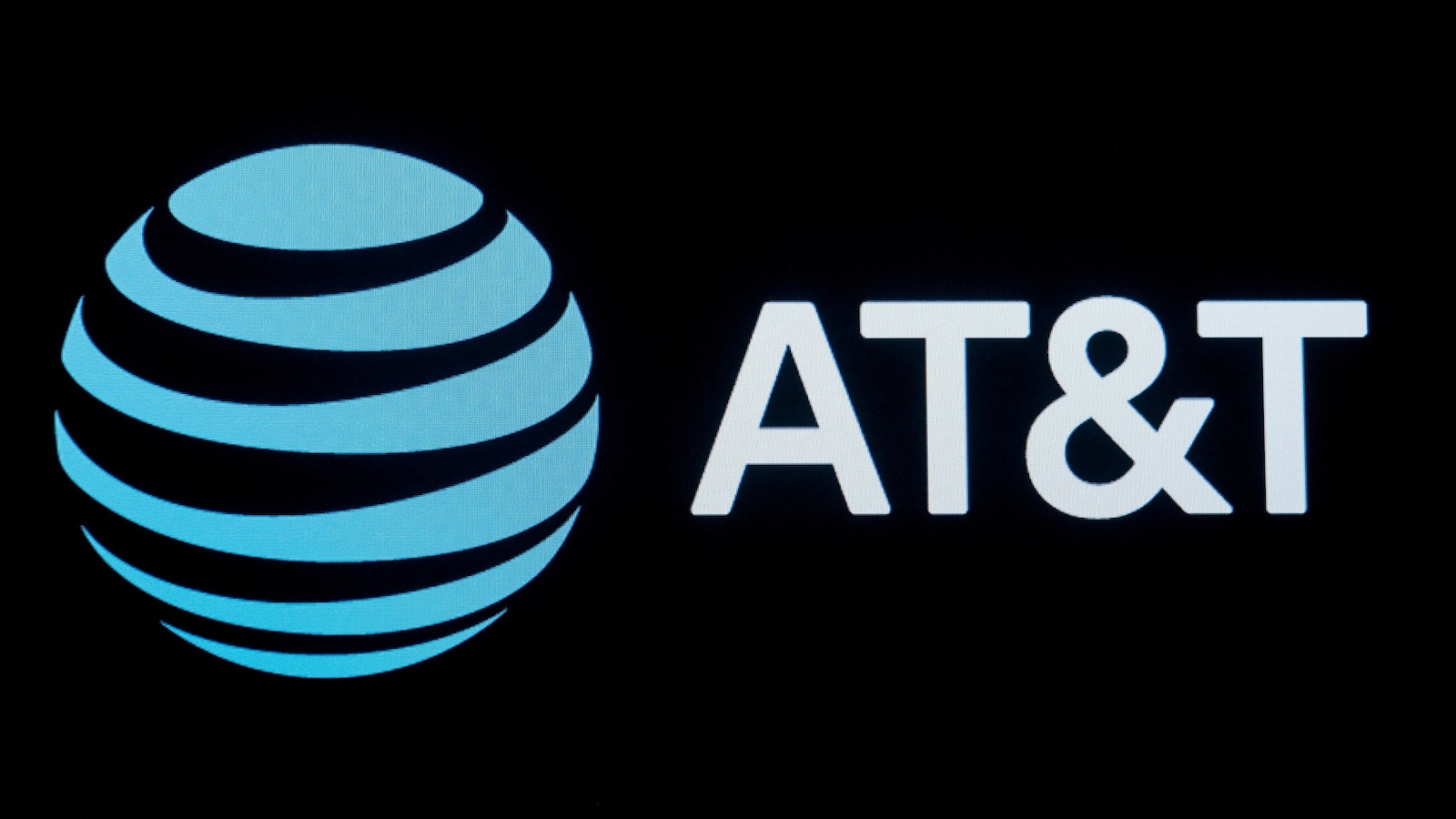 Featured image for "Massive AT&T Outage Disrupts Cell Service for Thousands Across the US"