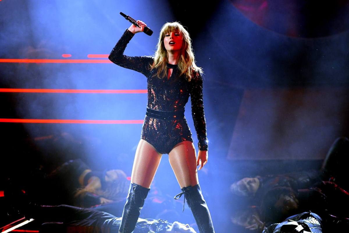 "Preventing Deepfake Disasters: The Taylor Swift AI Image Debacle"