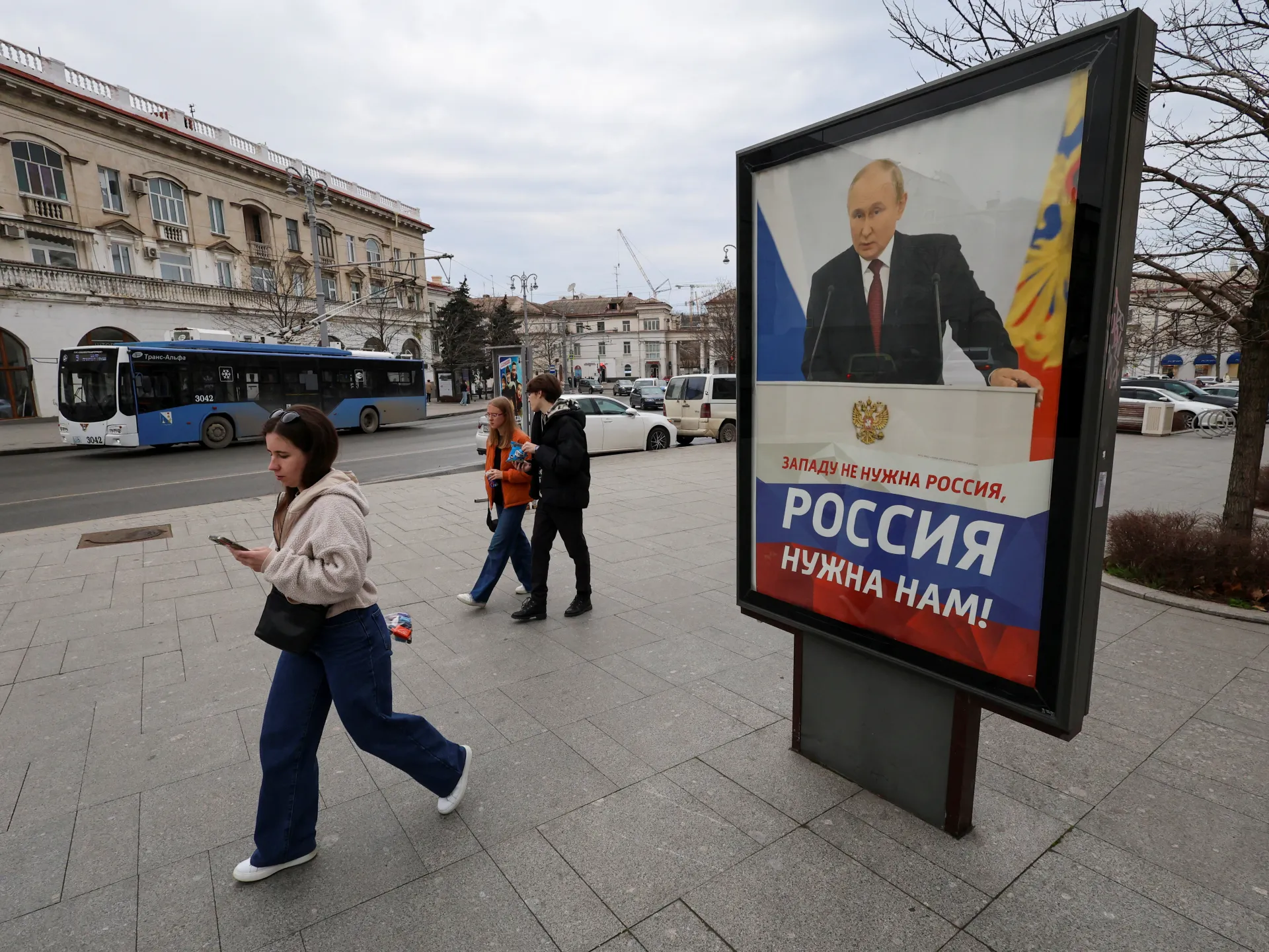 "10 Years After Crimea Annexation: Ukraine's Path to Defeating Russia and Border Conflict"