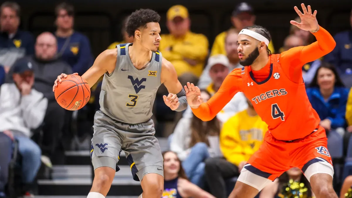 Tre Mitchell chooses Kentucky over West Virginia transfer options.