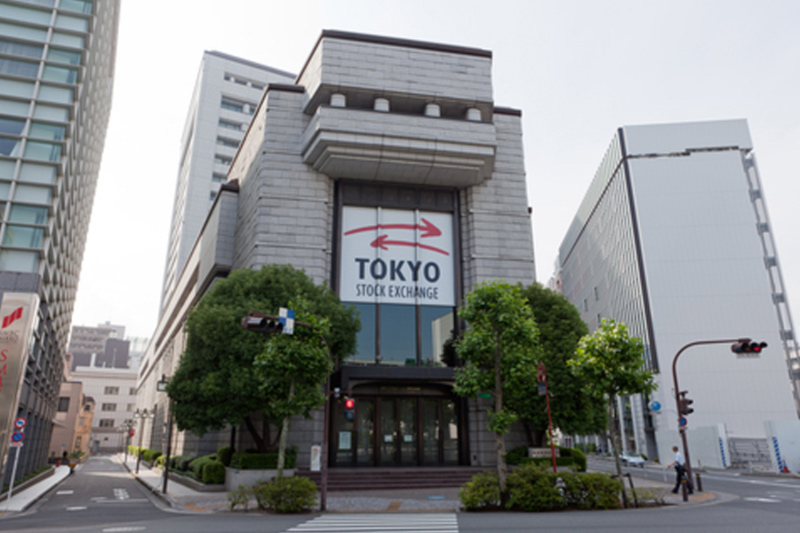"Asian Stocks Slide as Traders Await US Inflation Data; Nikkei Surges Amid Dovish BOJ Bets"