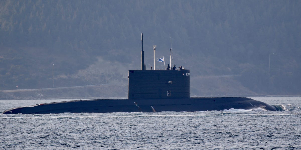 "Naval Expert Reveals Devastating Damage to Russian Submarine in Ukraine Attack"