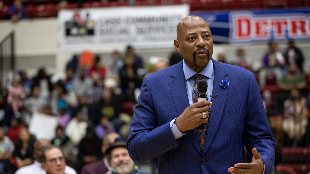 Detroit Mourns the Loss of Basketball Legend Earl Cureton at 66