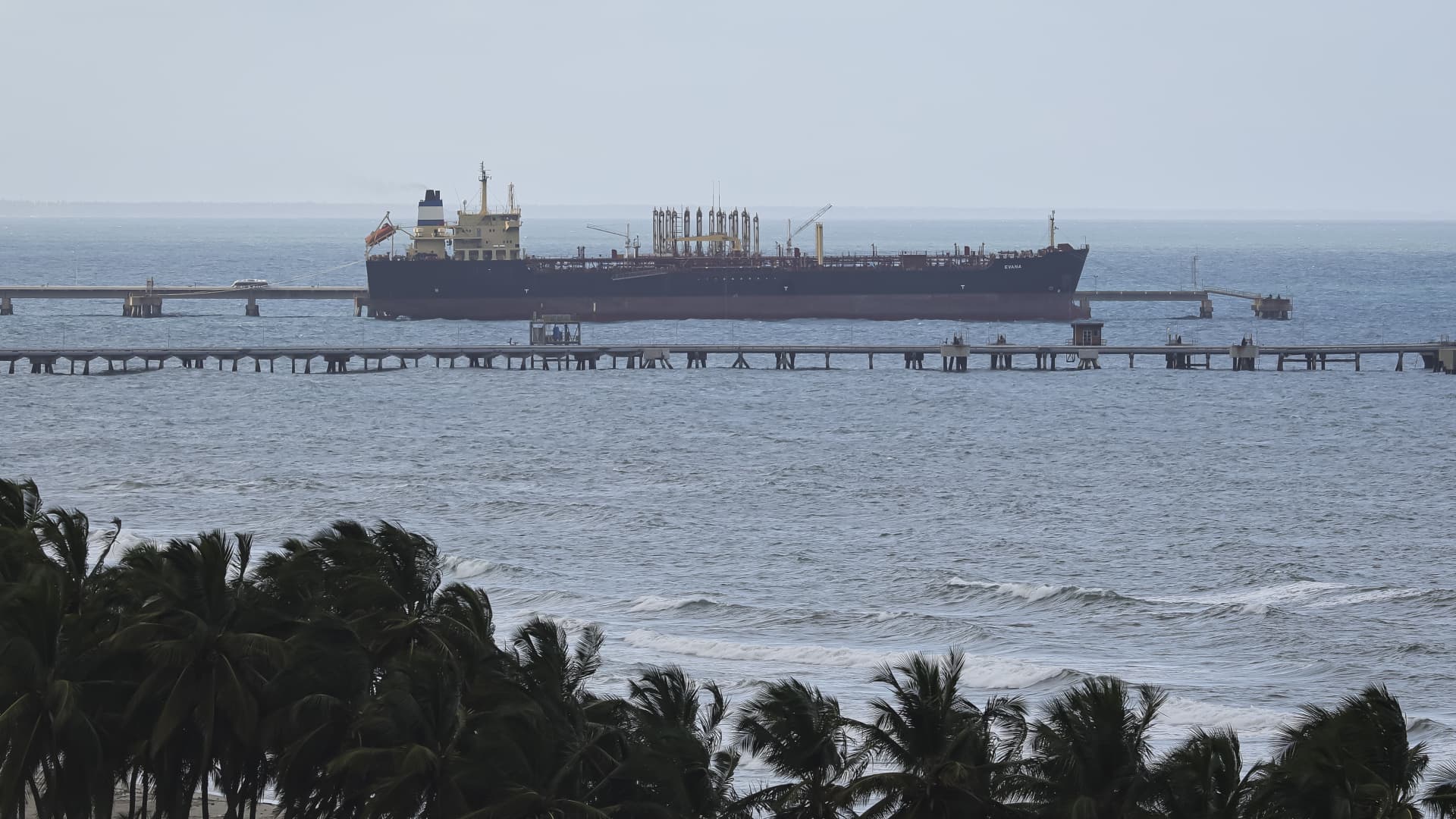 Trump Pressures Venezuela to Limit Foreign Alliances and Boost U.S. Oil Deals