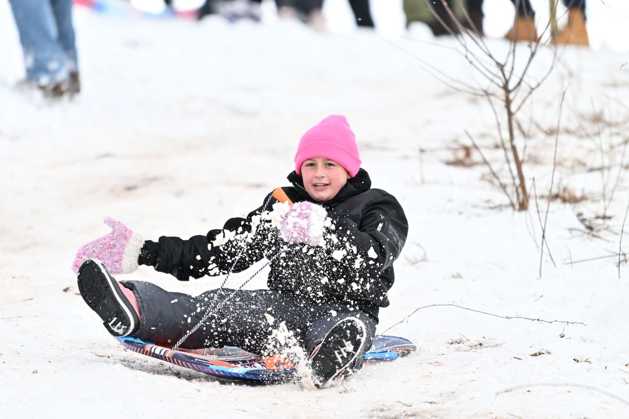 "Northeastern U.S. Hit by Unexpected Winter Storm, Bringing Up to 10 Inches of Snow"