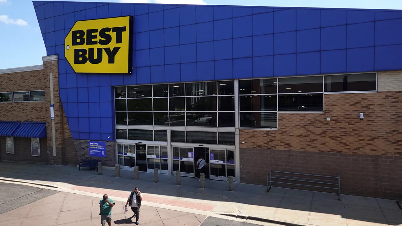 Best Buy Cuts Hundreds of Store Jobs Amid Online Sales Shift