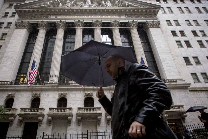 Market Update: Futures Rise, Gold Surges, Costco Beats Earnings, Dow Falls, Wall Street Rallies, US Bank Shares Set for Growth