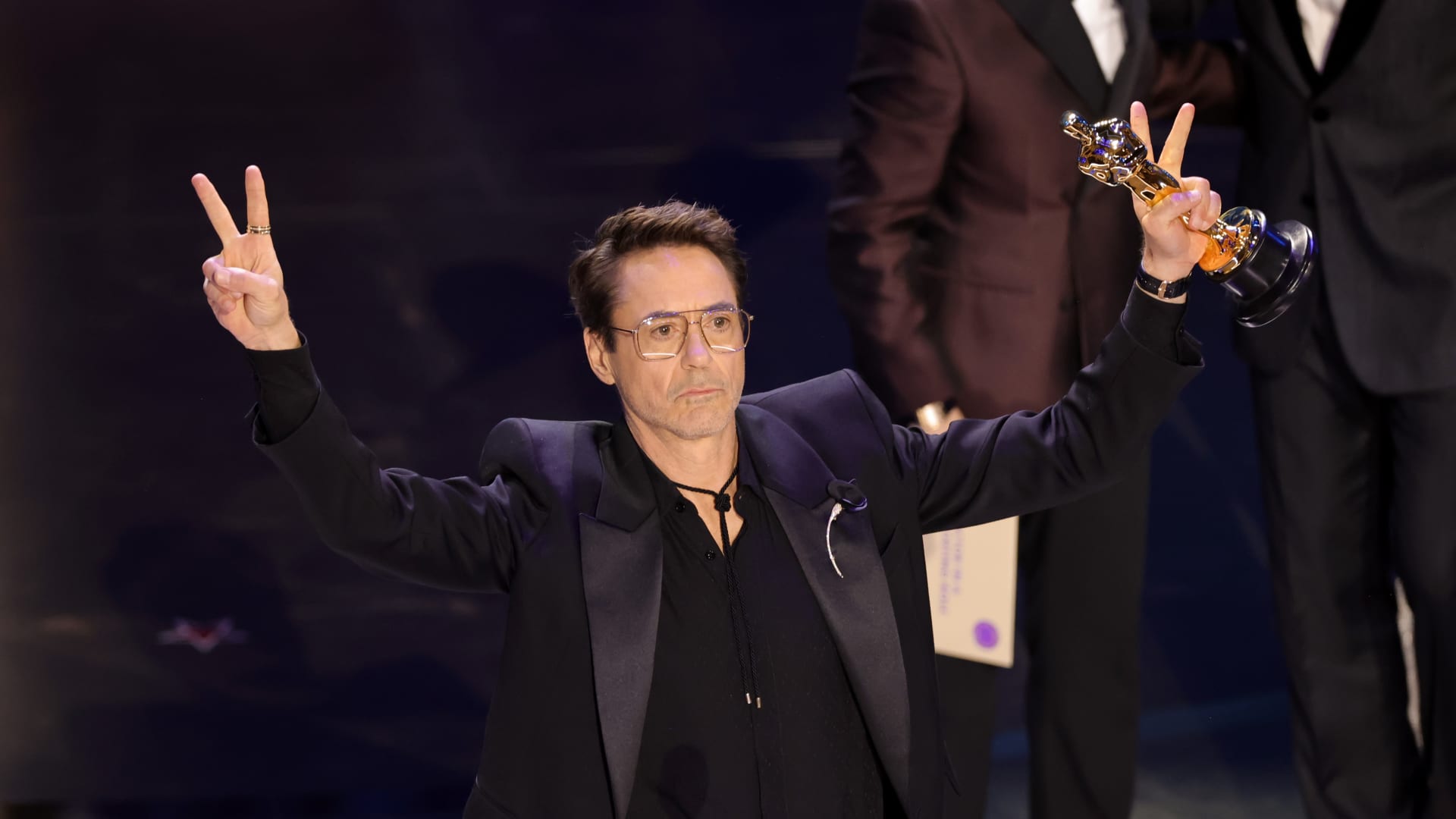 Featured image for "Oscars 2024: Hot Start for 'Oppenheimer' and 'Poor Things' with Three Awards Each"