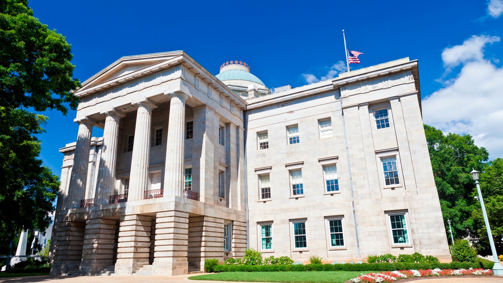 "North Carolina's Pivotal Governor Race: A Preview of November's Voter Leanings"