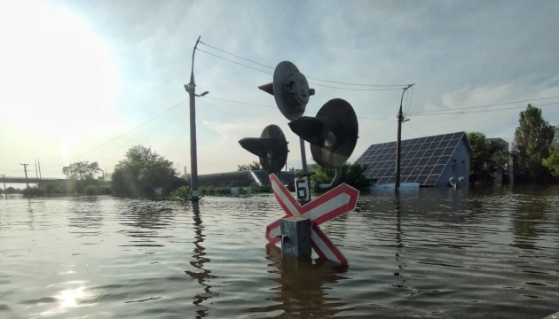 Featured image for Floods and clashes continue in Ukraine's Kherson region.