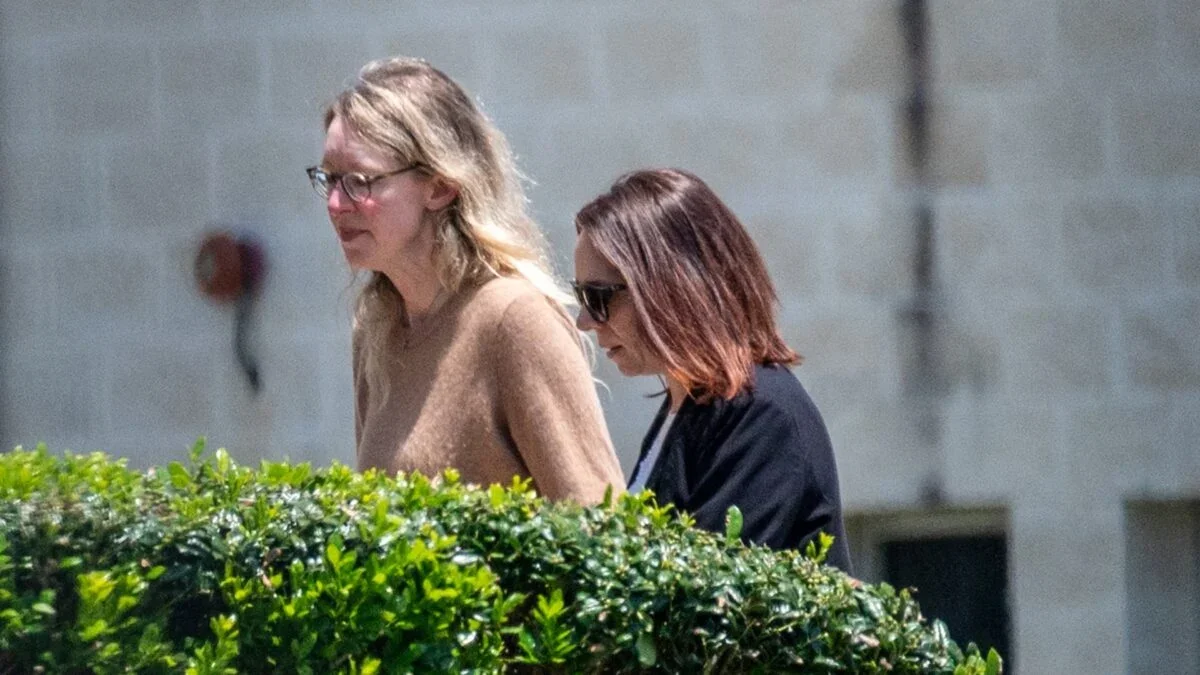 Holmes Seeks Commutation as Trump Pardons Reshape Fraud Cases