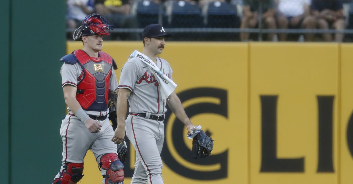 "Atlanta Braves Suffer Third Consecutive Loss, Joe Jimenez Makes Headlines"