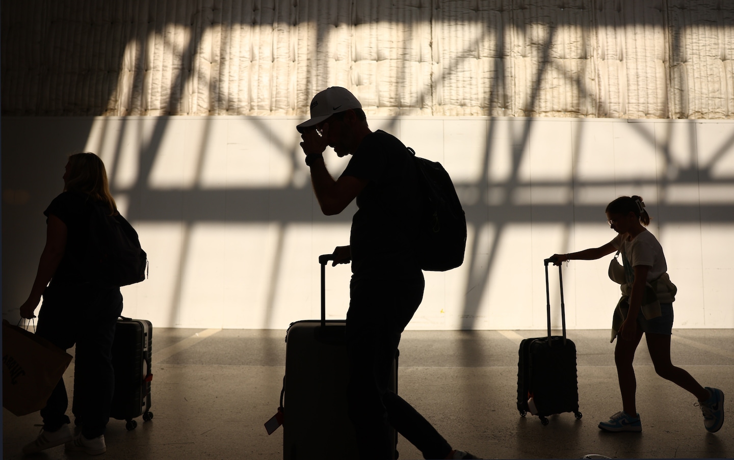 Russian Man Defies Security Measures, Flies to U.S. Without Passport or Ticket