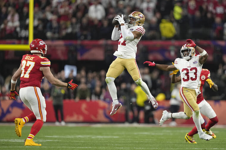 "Super Bowl LVIII: Chiefs Lead 49ers 13-10, Butker's Field Goal Makes the Difference"