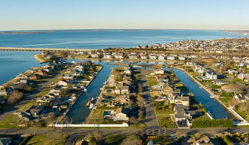 Featured image for Middle-Class NY Town Sees Rapid Wealth Boom