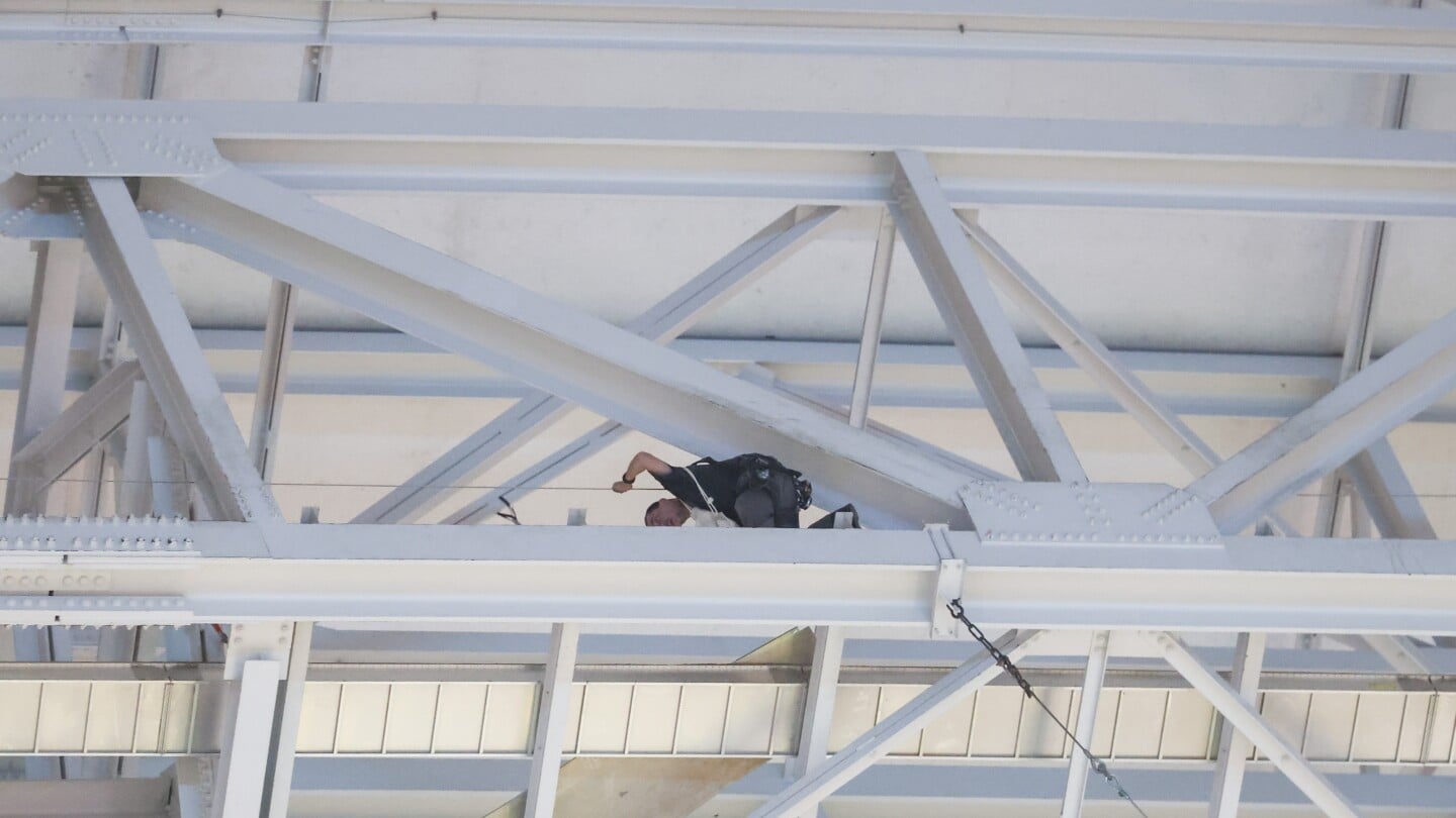 Featured image for Metal Falls from AT&T Stadium Roof, Delays Cowboys Game