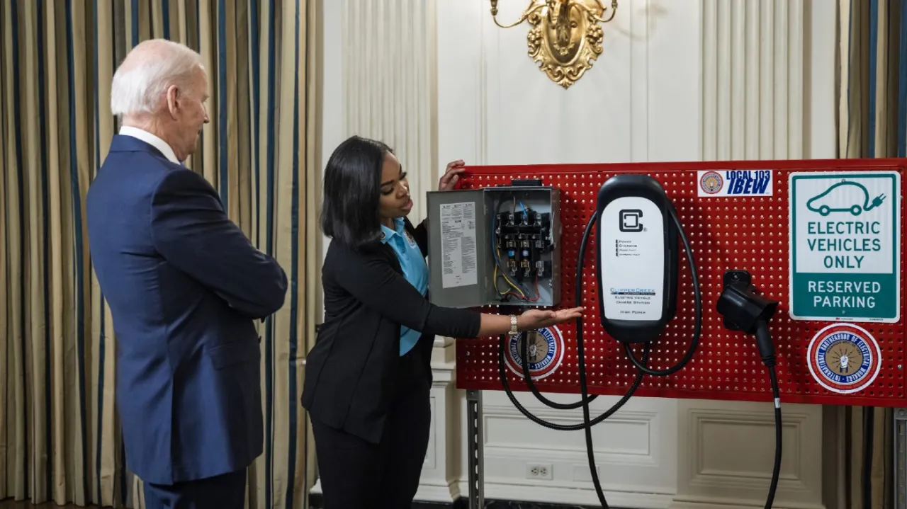 Featured image for Judge halts Trump's attempt to withhold EV charger funds