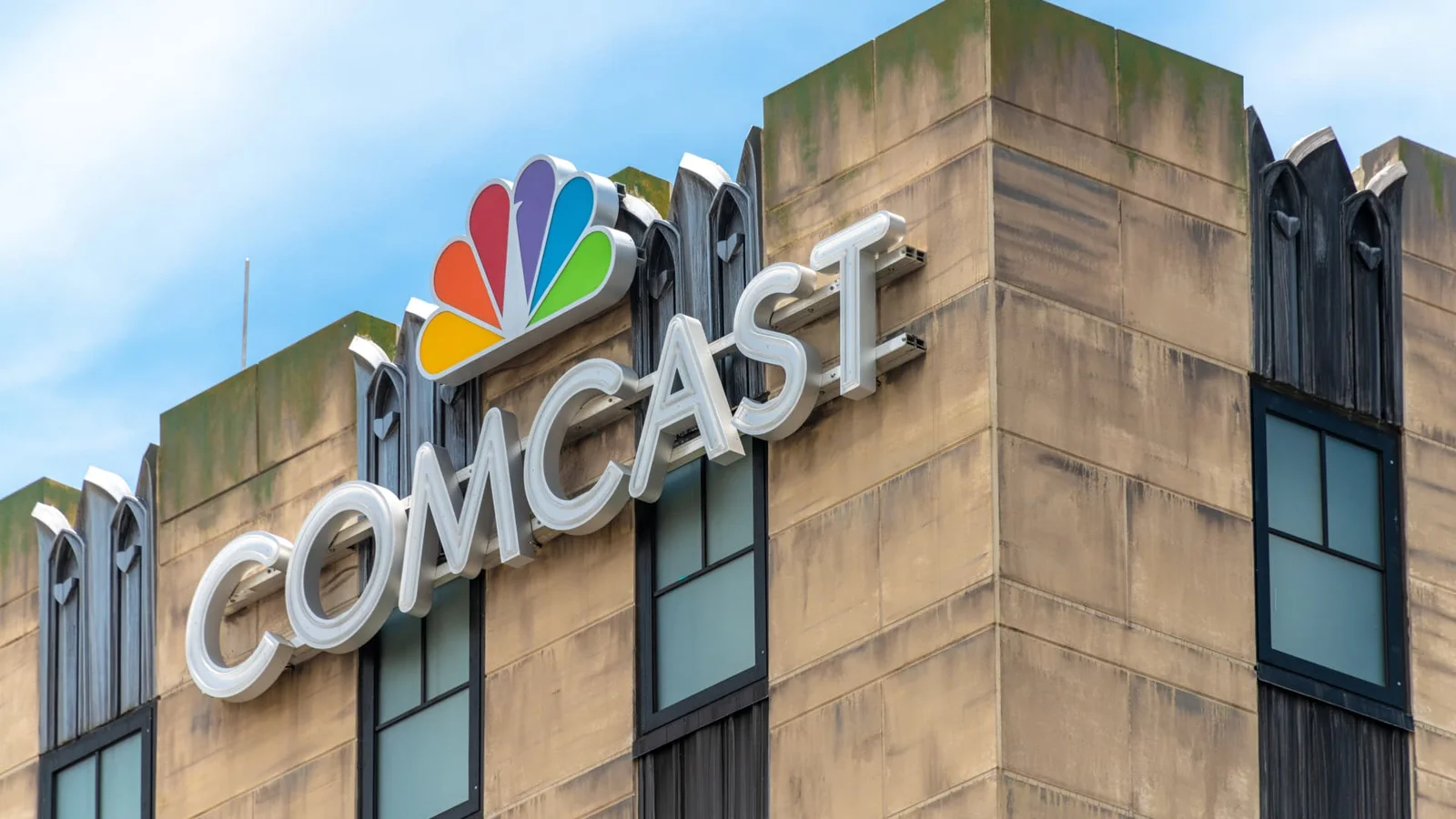 Comcast Q4 2025: Mixed results as earnings beat but revenue nudges lower amid broadband pressure