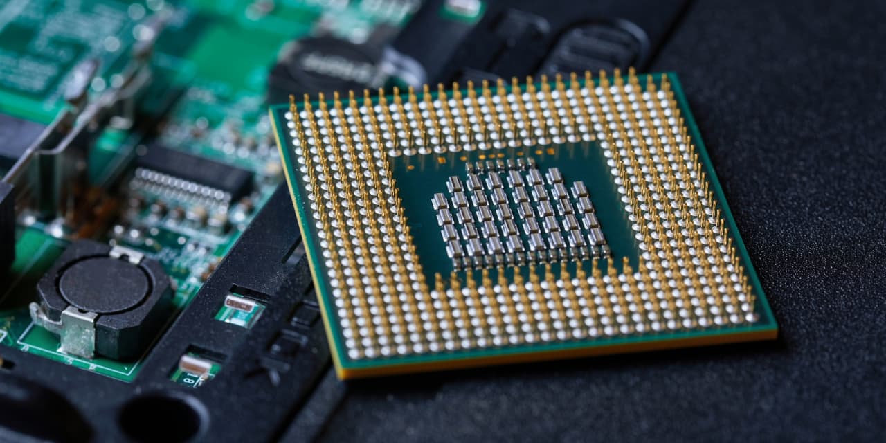 Featured image for Analog Devices' Mixed Earnings Impact Auto and Chip Stocks.