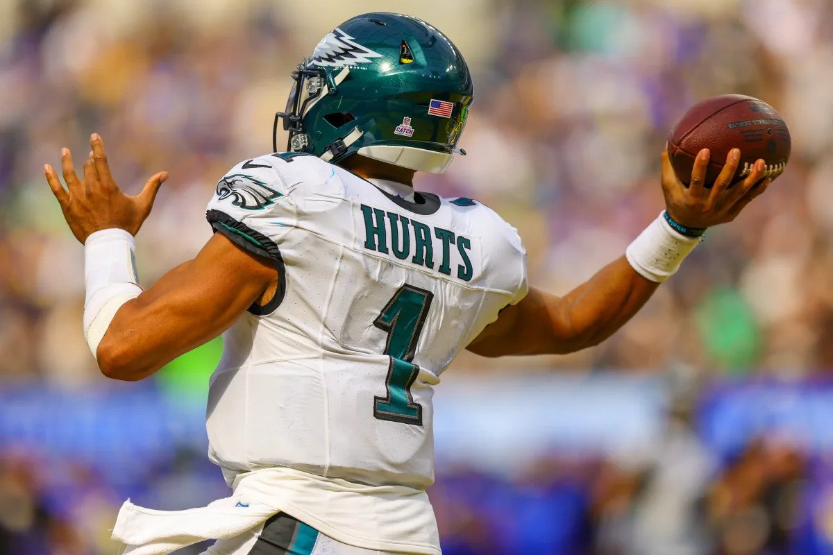 "Jets-Eagles Clash: Live Updates and Highlights as New York Seeks Historic Win"