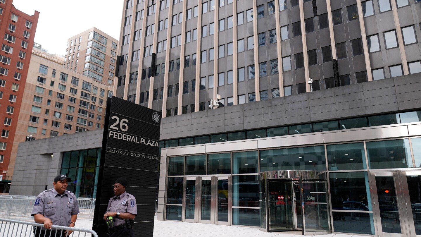 Featured image for ICE officer suspended after violent incident at Manhattan courthouse