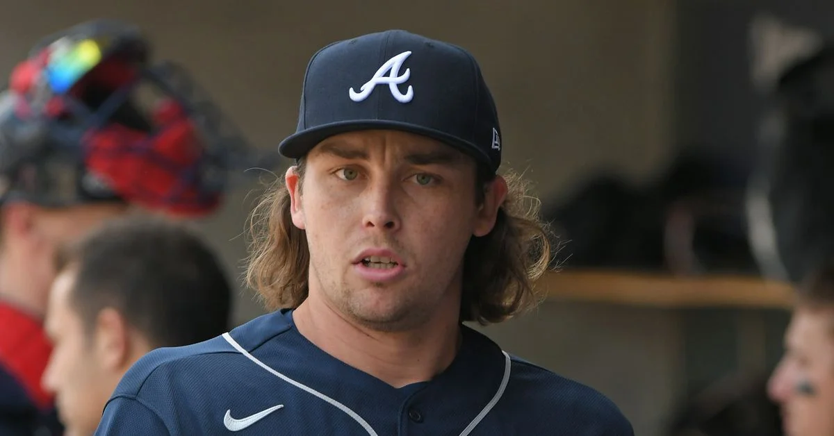 "Braves Dominate Pirates in 8-2 Victory"