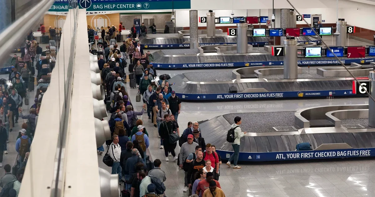 TSA Paycheck Freeze Triggers Long Airport Lines Across the U.S.