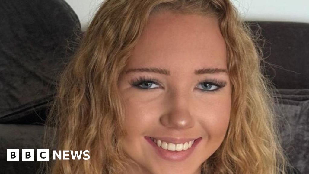 Featured image for Tributes Pour in for 16-Year-Old Girl Killed at Loughton Station