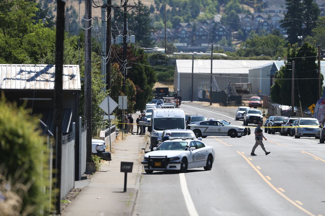 Law Enforcement Shootout in Clackamas County Leaves Deputies Injured and Suspects Arrested