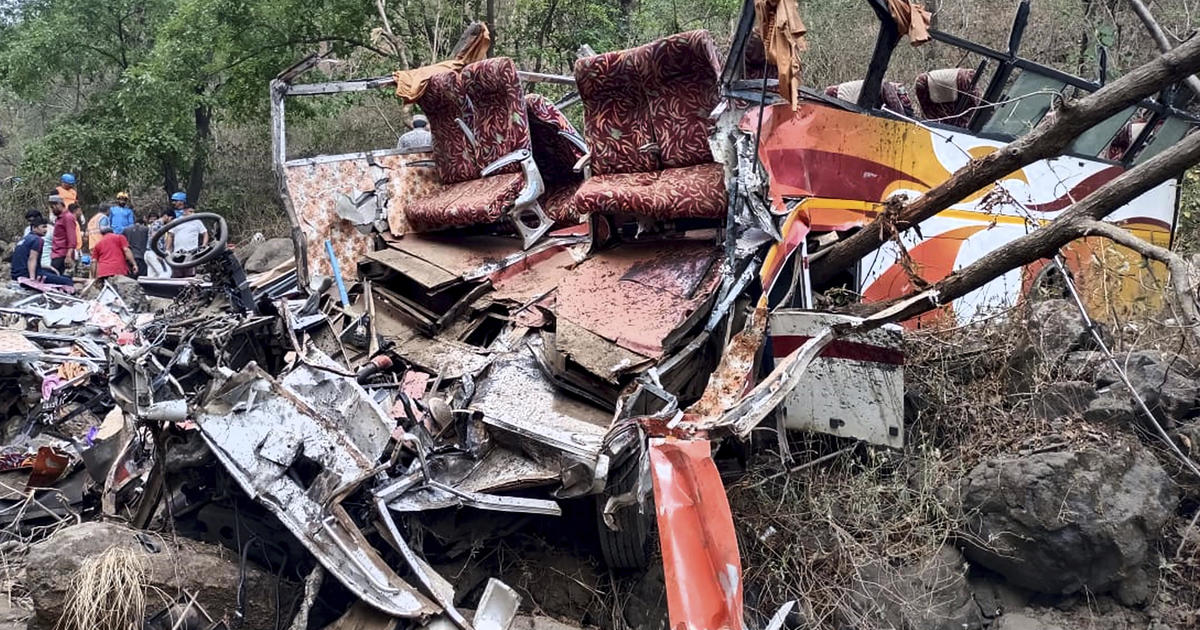 Fatal Bus Crash in Western India Leaves 13 Dead and Dozens Injured