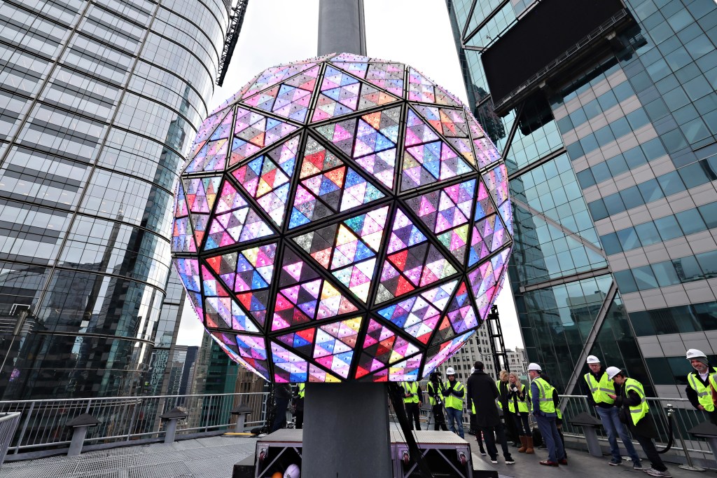 "NYPD Ramps Up Security for NYE Celebrations Amid Protest Warnings and Viewing Tips"