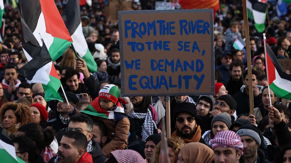 Unraveling the Controversy: Decoding the Meaning of 'From the River to the Sea'