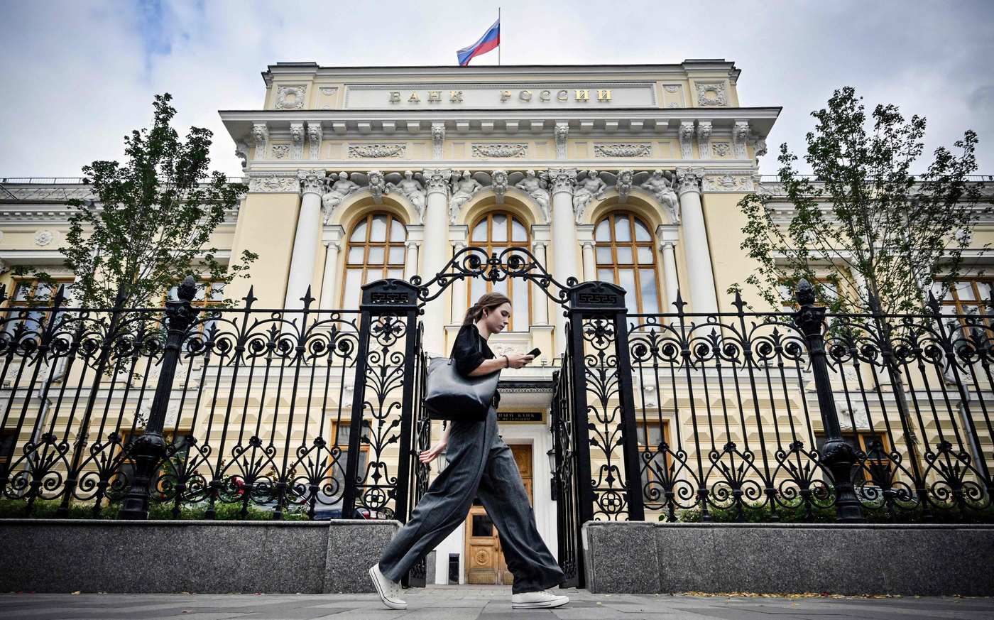 Featured image for Russia's Economic Strain: Inflation, Bankruptcies, and Kremlin Concerns