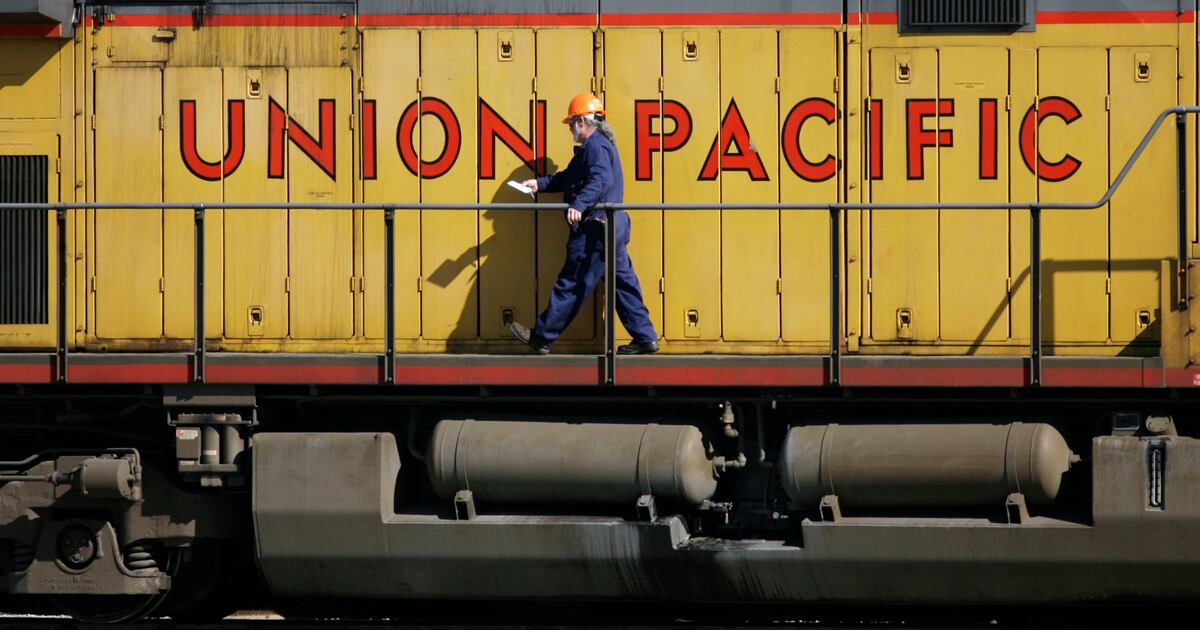 Featured image for Major US rail unions endorse Union Pacific merger amid mixed reservations